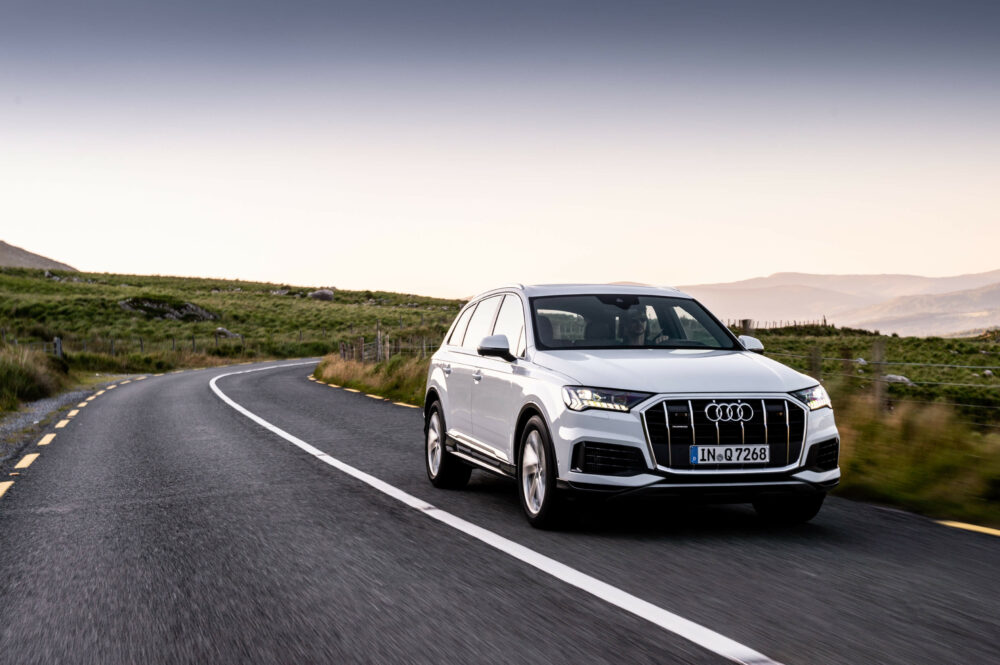 アウディ Q7