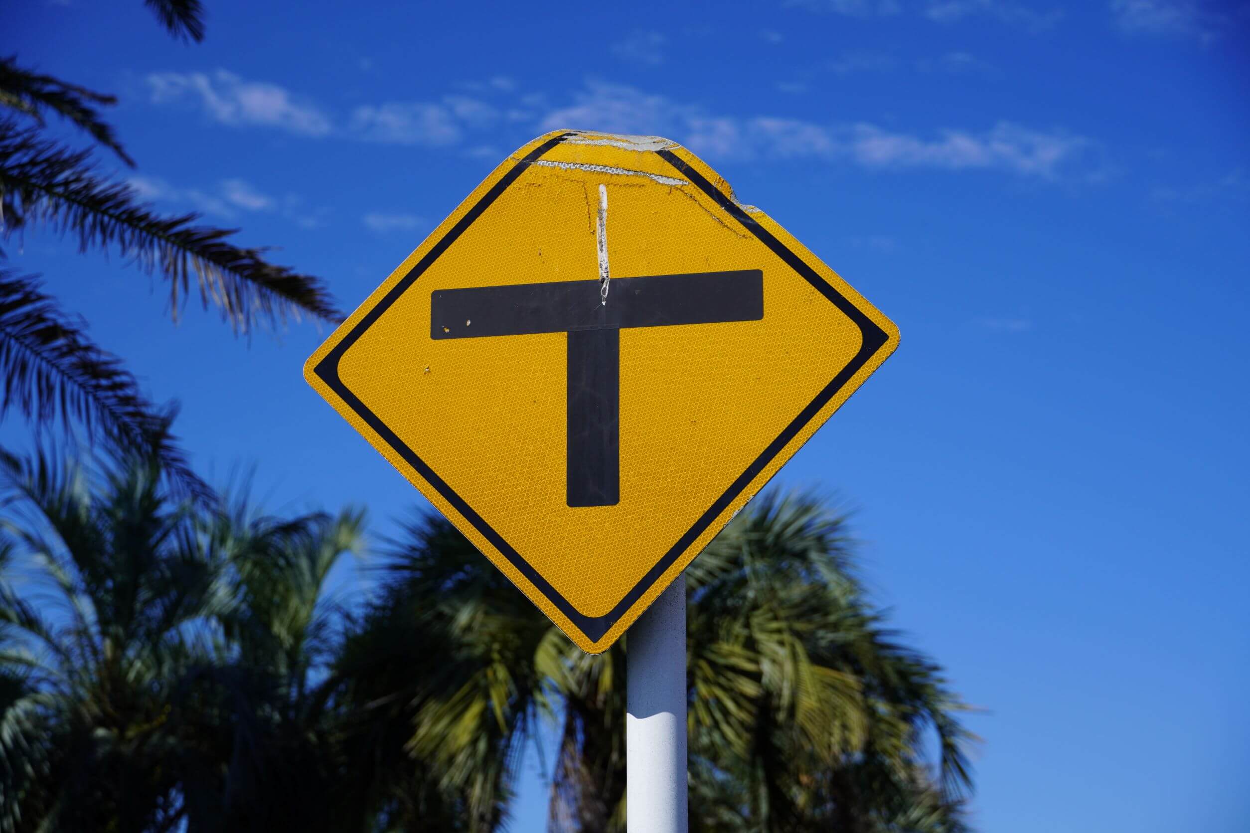 丁字路 てい と T字路 ティー 正しいのは 交差点の優先道路や事故の過失割合は Moby モビー