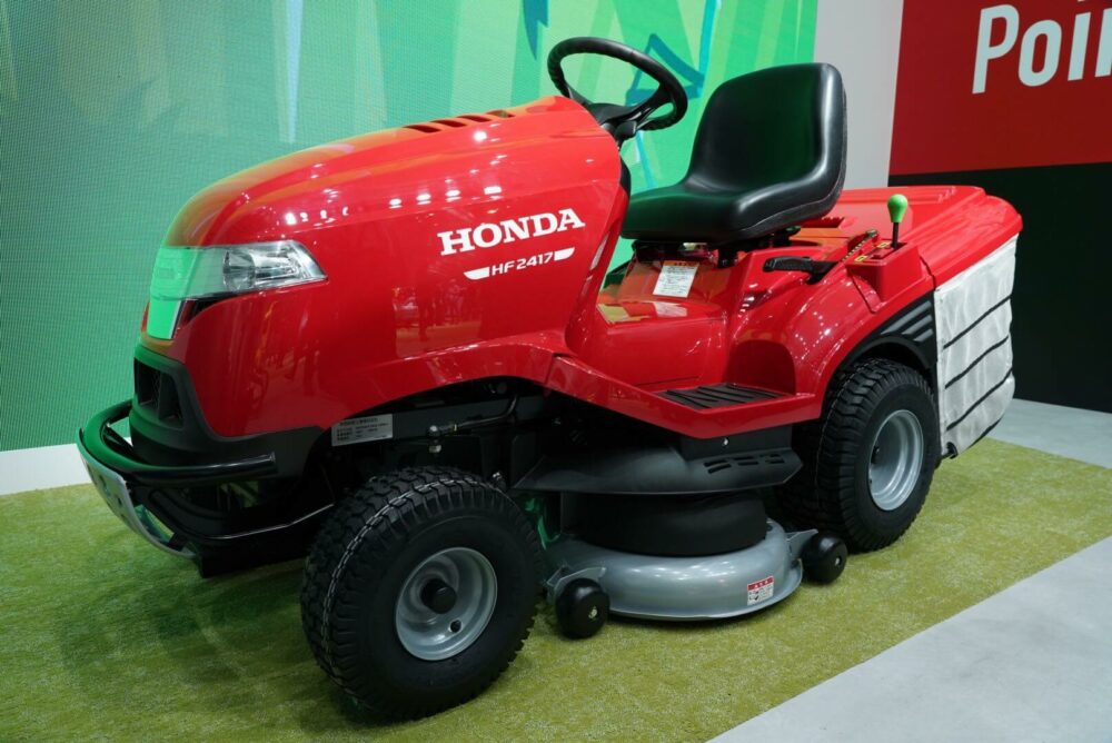 ホンダ乗用芝刈り機hf2417が東京モーターショー19に登場 Moby モビー