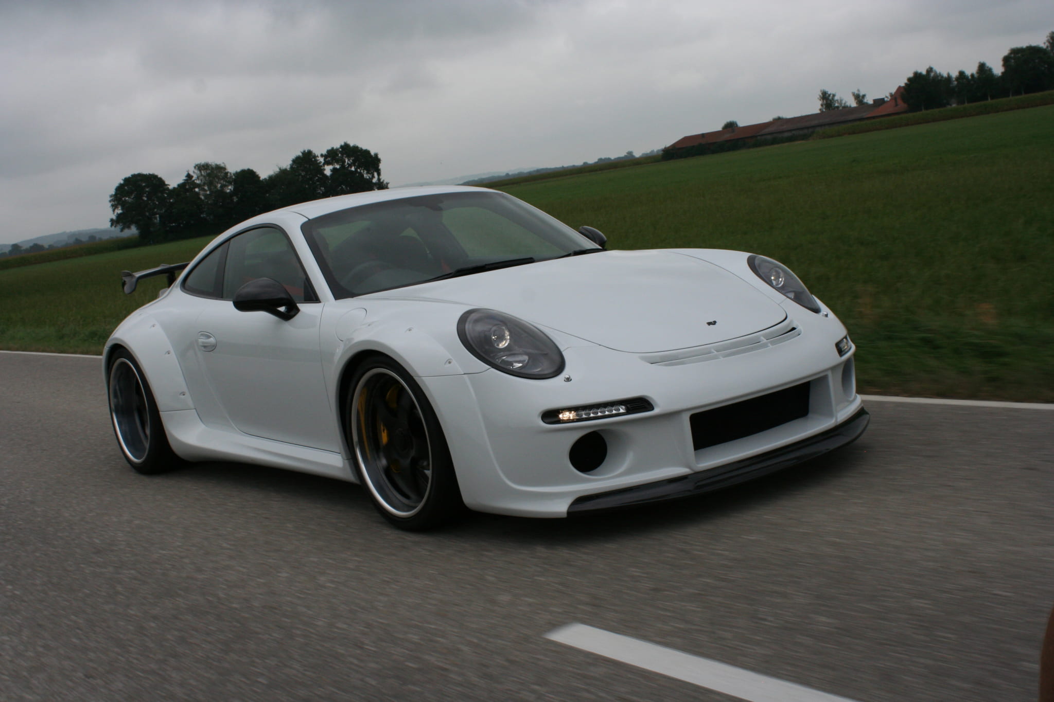 Ruf Rgt4 2 ポルシェのgtモデルを凌駕 ルーフが提案する究極のnaロードカー Moby モビー