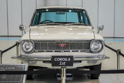 【トヨタ カローラ(KE10型)】2眼メーター搭載のハイ・コンパクト