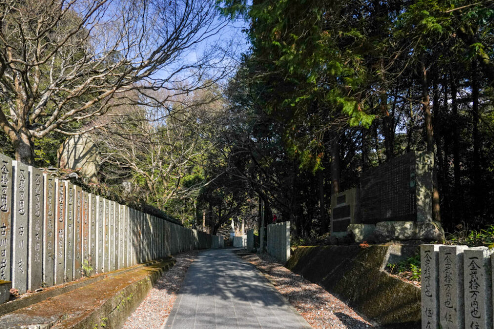 お遍路 第8番札所 熊谷寺 駐車場から境内への道