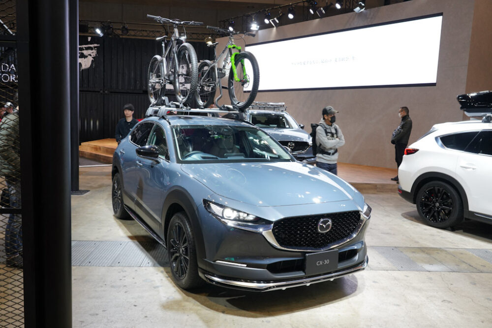 東京オートサロン2020で展示されたマツダ CX-30 シグネチャースタイル装着車