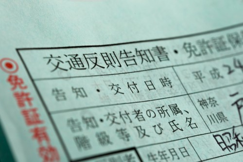 車の運転中のイヤホン使用は違反になるのか 条件や罰金や減点について Moby モビー