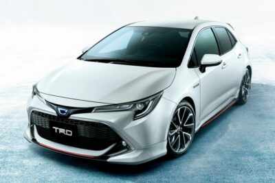 【トヨタ新型カローラスポーツ カスタム】モデリスタとTRDの最速発売情報