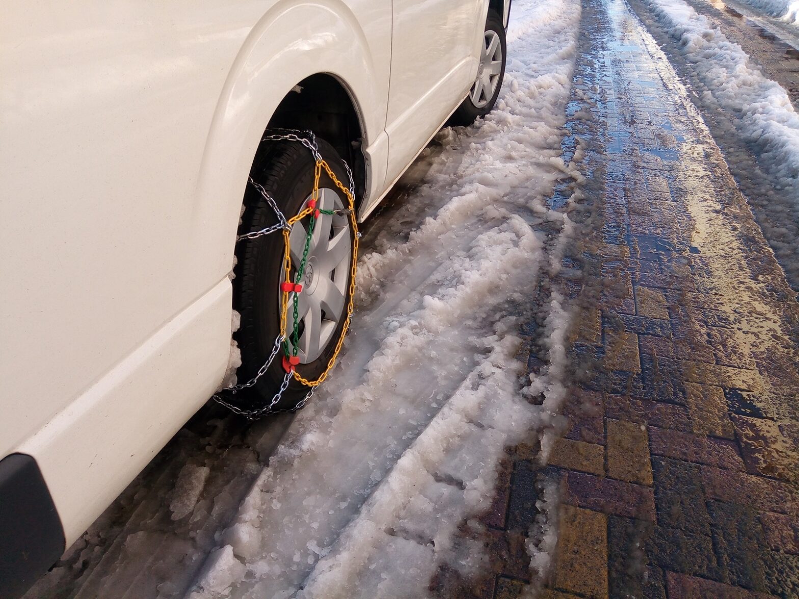 スタッドレスにタイヤチェーンは必要？選び方＆取り付け方・価格別おすすめ商品 MOBY [モビー]