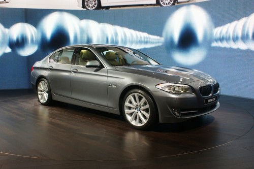 坂上忍さんの愛車を調査 現在は国産と外車を2台持ち 当て逃げ事故についても 芸能人の愛車 Moby モビー