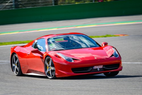 勝ち組 フェラーリ458イタリアの歴代車種の現在価格や維持費からスペックまで ページ 2 2 Moby モビー