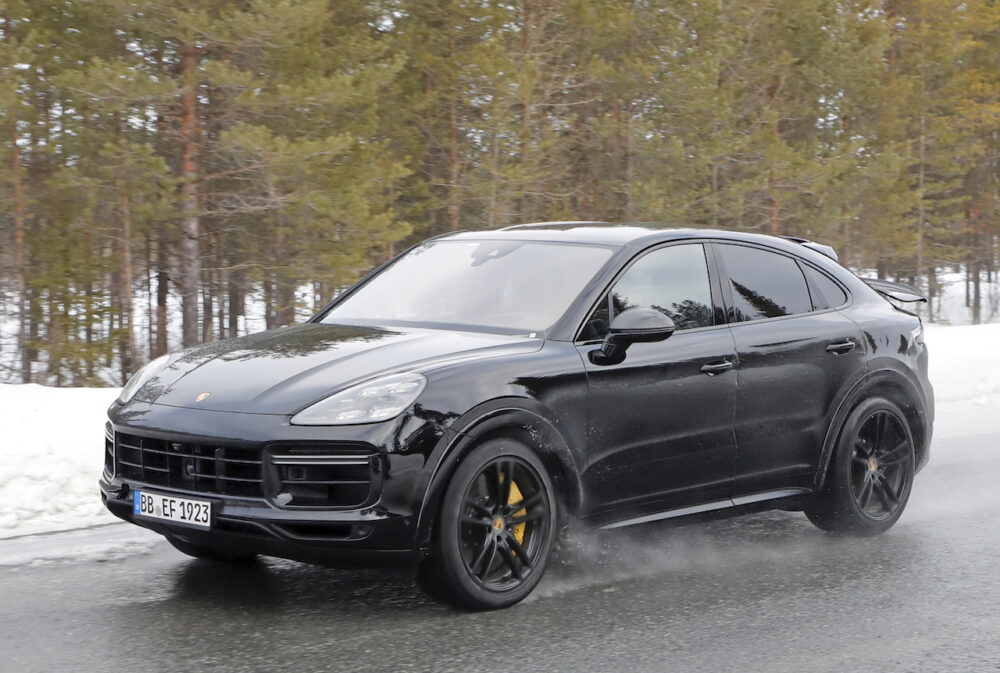 新型ポルシェ カイエン クーペ GTS スパイショット
フロント・ボディサイド