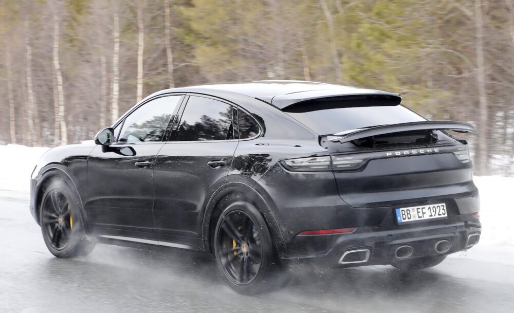 新型ポルシェ カイエン クーペ GTS スパイショット
ボディサイド・リア