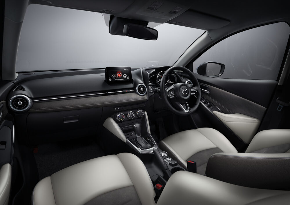 マツダ MAZDA2 ホワイト コンフォート コックピット
