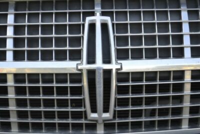 【リンカーンタウンカー総合情報】中古車選びの注意点からローライダーカスタムまで