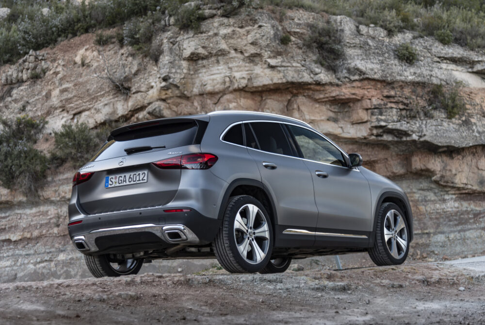 新型2代目メルセデス・ベンツ GLA(欧州仕様)のリア