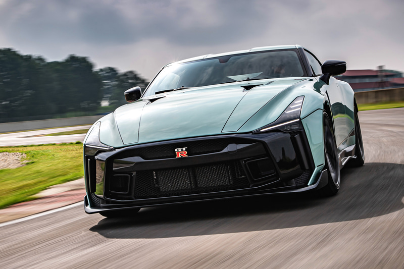 日産 GT-R 50 by イタルデザイン 市販型
フロント