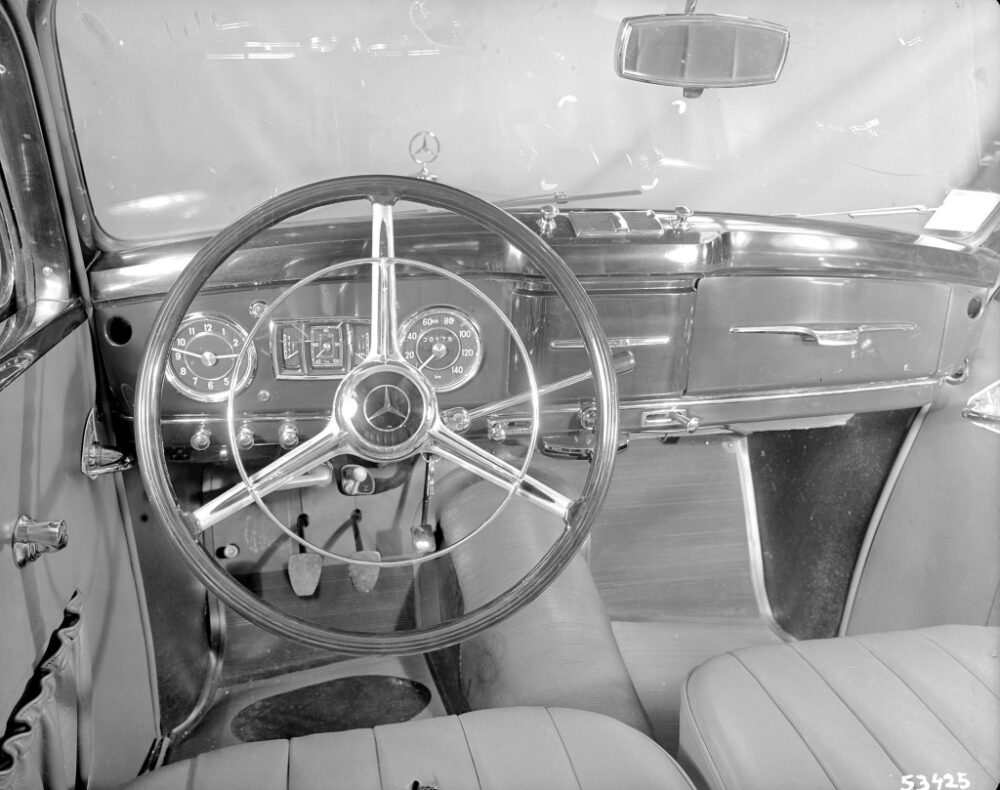 タイプ170SB(W136)1952-1953年のステアリングホイールとインパネ