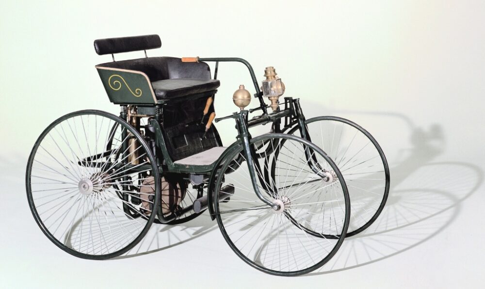 ダイムラー製ワイヤーホイール自動車(1889年)