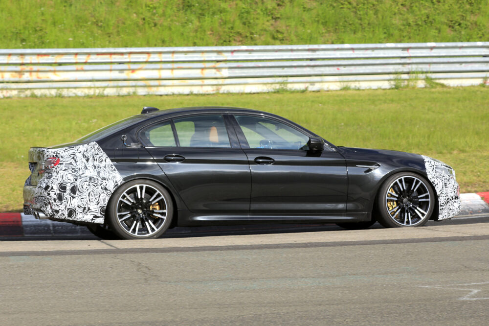 改良新型BMW M5 プロトタイプ スパイショット
ボディサイド