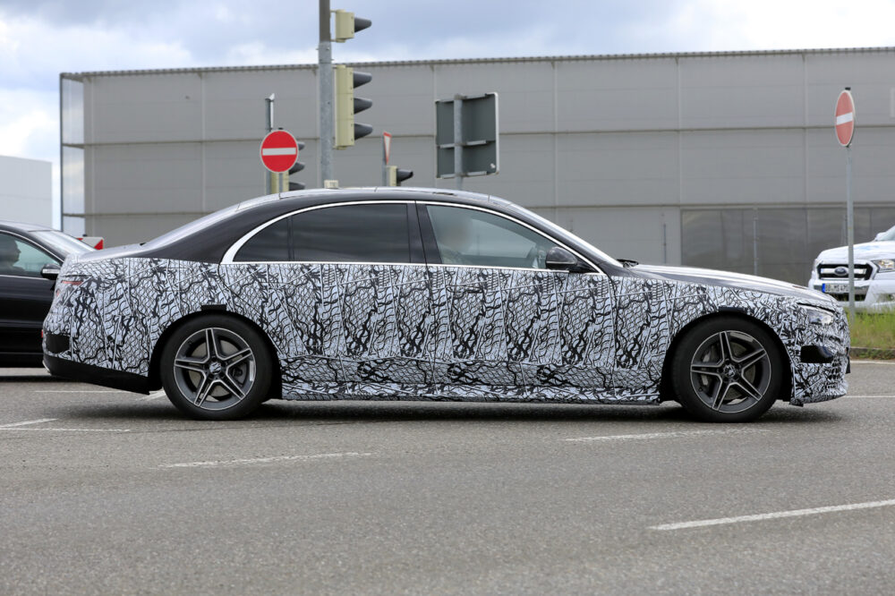 次期新型メルセデス・ベンツ Sクラス セダン 右ハンドル仕様 スパイショット
ボディサイド