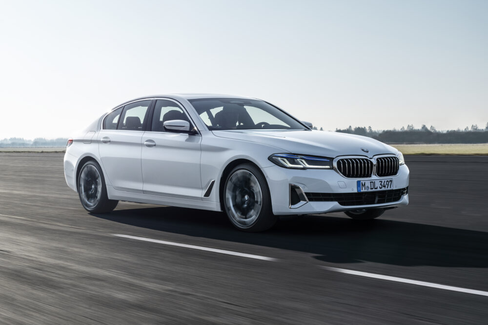 マイナーチェンジした新型BMW 5シリーズ セダン、白のボディカラー