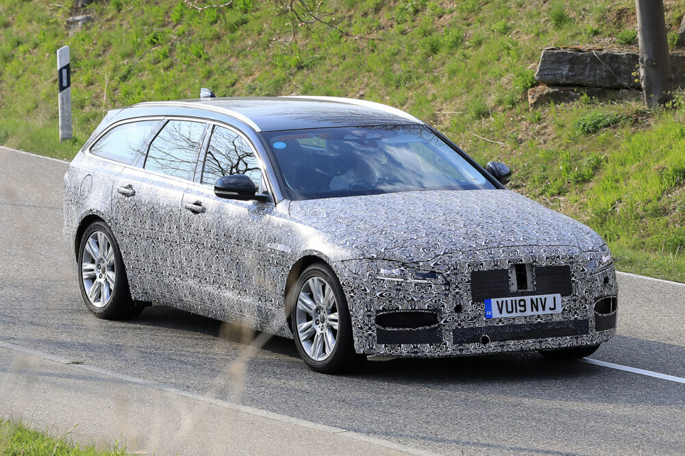改良新型ジャガー XF スポーツブレーク プロトタイプ スパイショット
