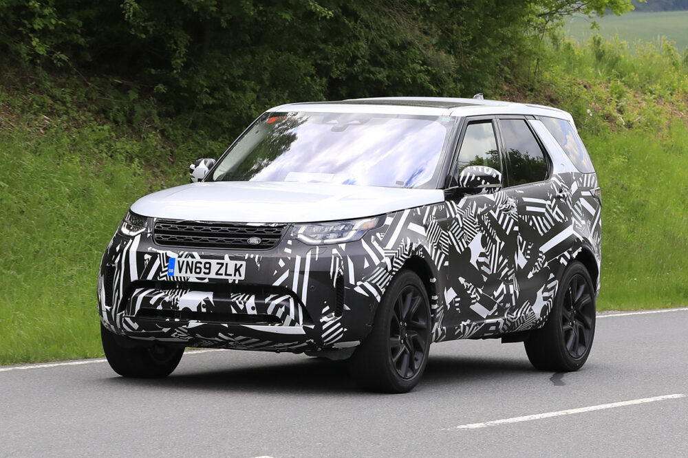 改良新型ランドローバー ディスカバリー プロトタイプ スパイショットフロントとボディサイド