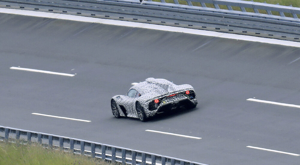 新型メルセデスAMG ワン プロトタイプ スパイショットリア