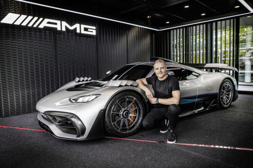 ジュネーブモーターショー 2017で出展された「メルセデスAMG One」フロントとボディサイド