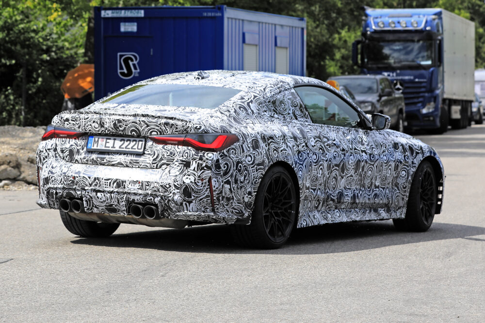 次期新型BMW M4クーペ プロトタイプ スパイショットリア・ボディサイド
