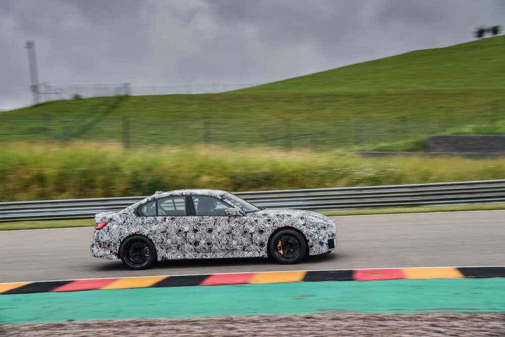 次期新型 BMW M4セダン 公式リークボディサイド
