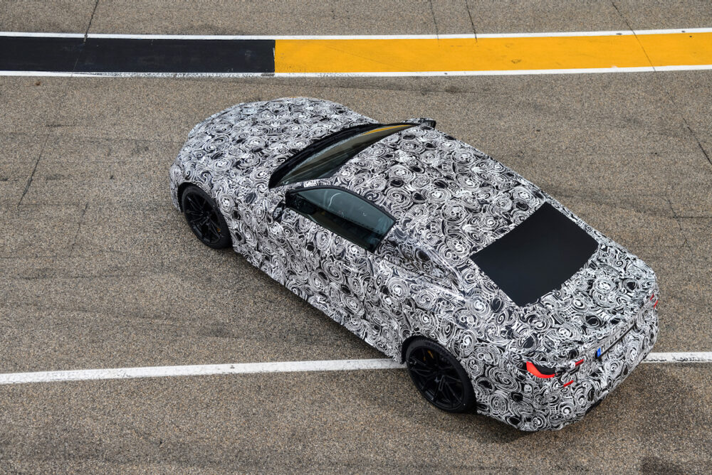 次期新型 BMW M4クーペ 公式リーク後方から俯瞰