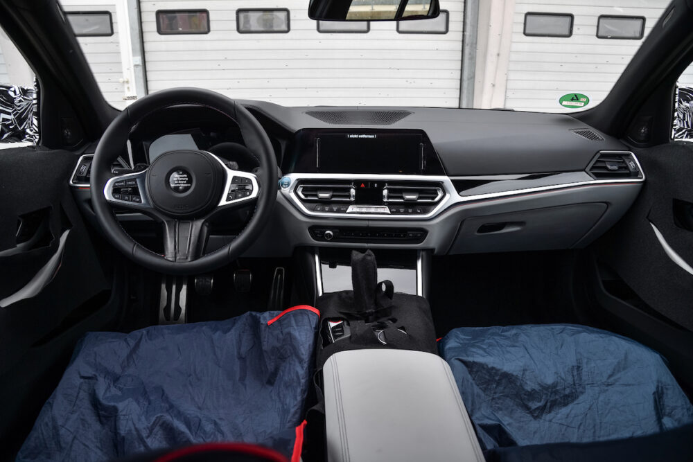 次期新型 BMW M4 公式リークインパネ