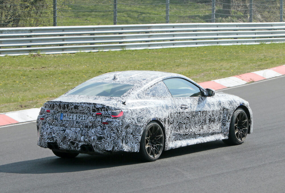 次期新型BMW M4クーペ プロトタイプ スパイショットリア・ボディサイド
