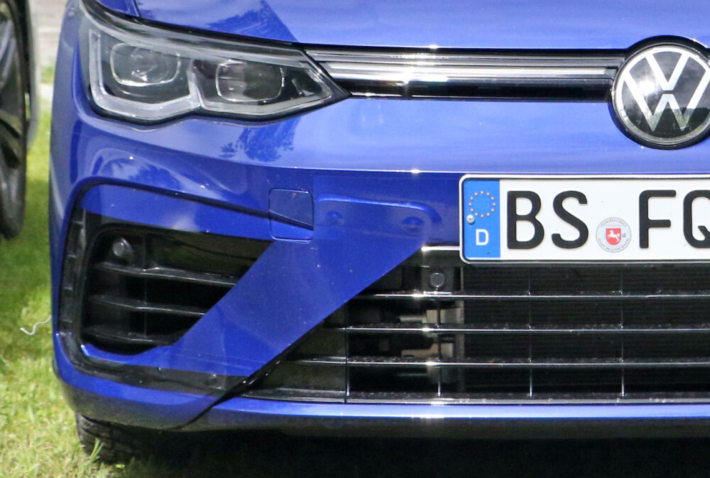 次期新型フォルクスワーゲン ゴルフR プロトタイプ スパイショットフロントバンパー拡大