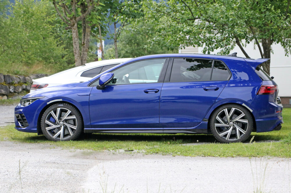 次期新型フォルクスワーゲン ゴルフR プロトタイプ スパイショットボディサイド