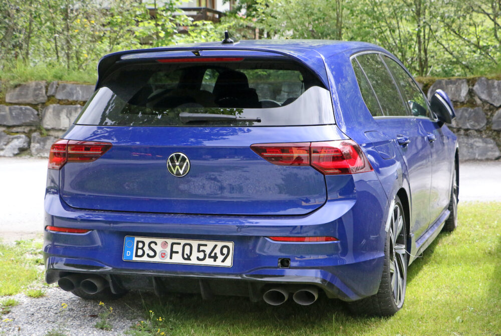 次期新型フォルクスワーゲン ゴルフR プロトタイプ スパイショットリア
