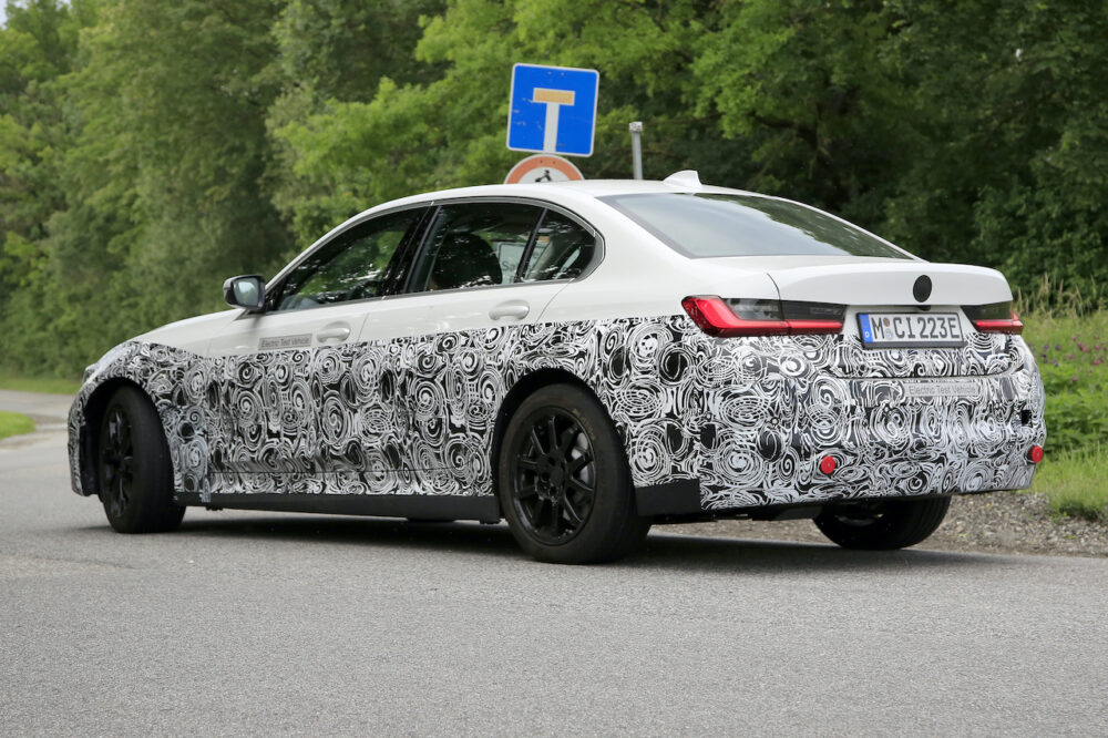 新型 BMW 3シリーズ(i3)プロトタイプ スパイショットリアとボディサイド