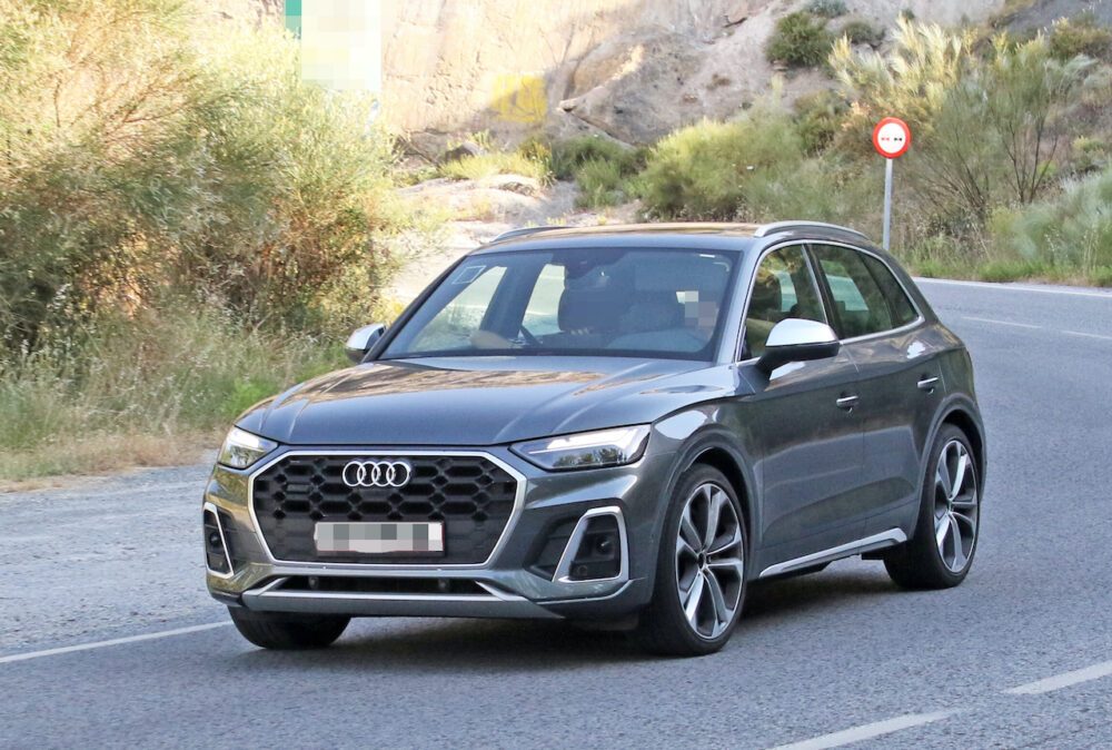 改良新型アウディ SQ5 プロトタイプ スパイショットフロントとボディサイド