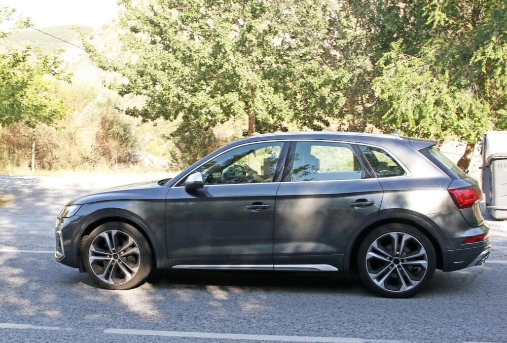 改良新型アウディ SQ5 プロトタイプ スパイショットボディサイド