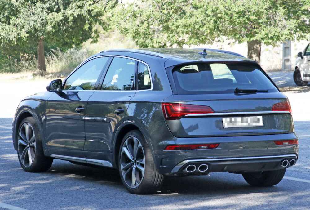 改良新型アウディ SQ5 プロトタイプ スパイショットリアとボディサイド