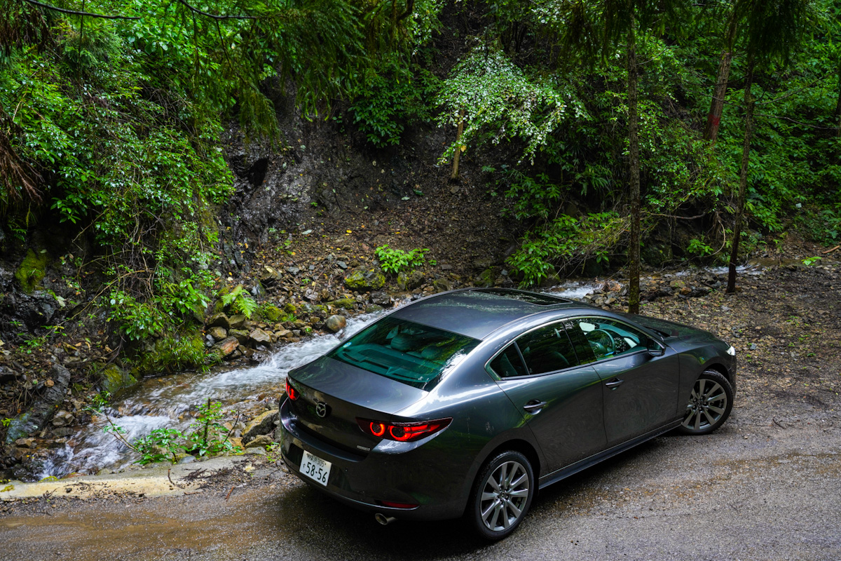 マツダ3 連続試乗レポート｜セダン スカイアクティブX AT/2WD編 - 上質