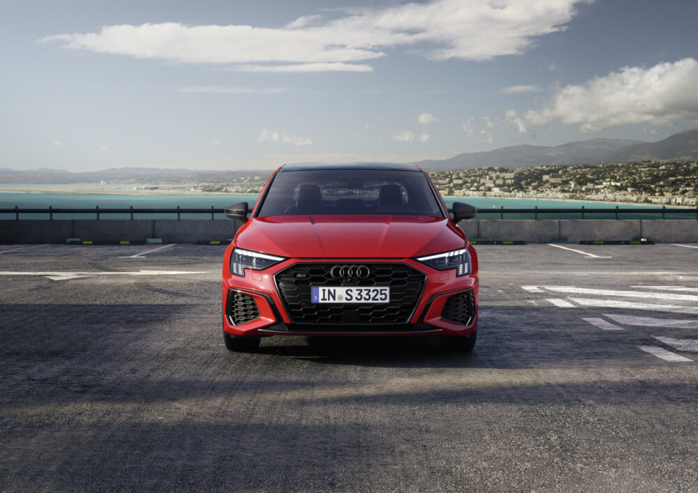 新型アウディ S3 セダンフロントマスク