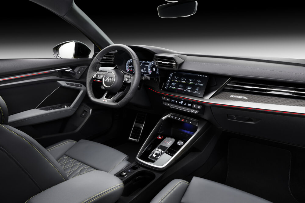 新型アウディ S3 スポーツバックインパネ