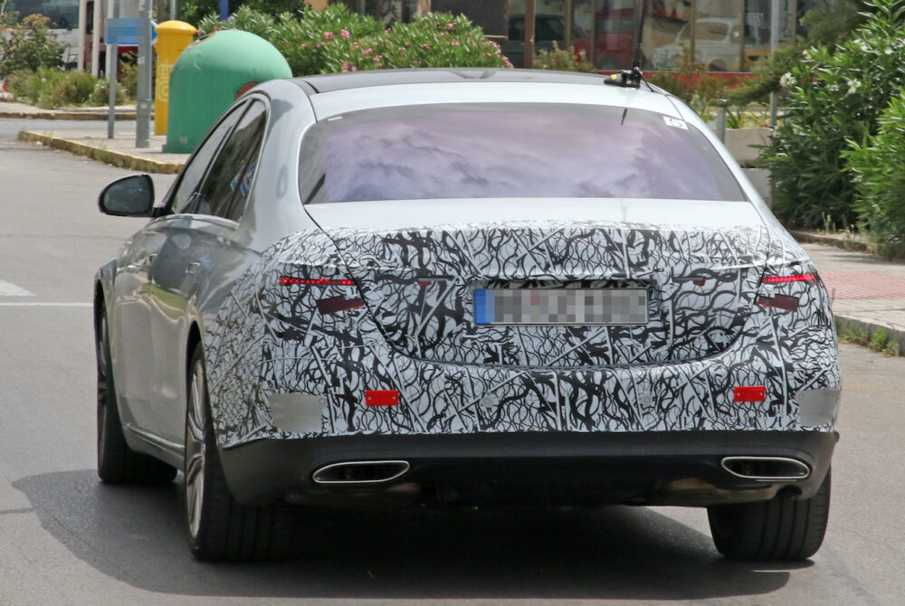 次期新型 メルセデス・ベンツ Sクラス セダン プロトタイプ スパイショットリア