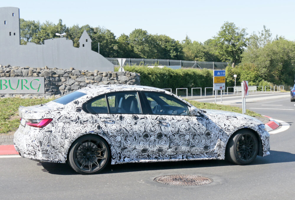 次期新型 BMW M3プロトタイプ スパイショットボディサイド