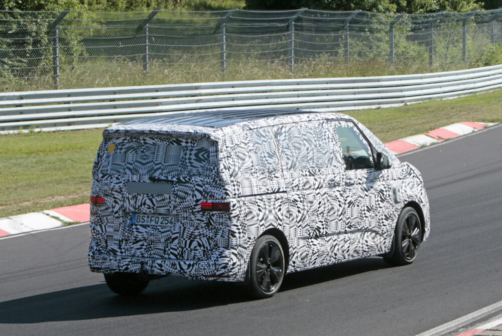 次期新型フォルクスワーゲン T7 PHEV プロトタイプ スパイショット
リアサイド