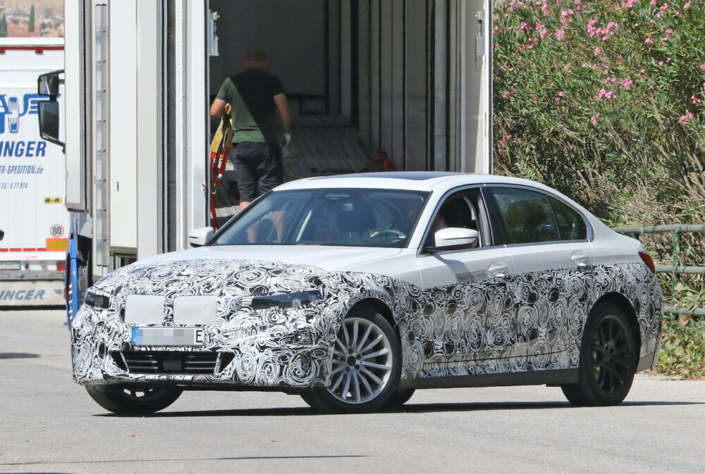 新型 BMW 3シリーズ(i3)プロトタイプ スパイショットフロントとボディサイド