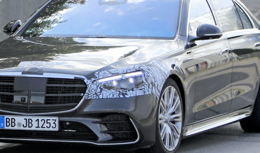 次期新型メルセデス・ベンツ Sクラス プロトタイプ スパイショットフロント拡大