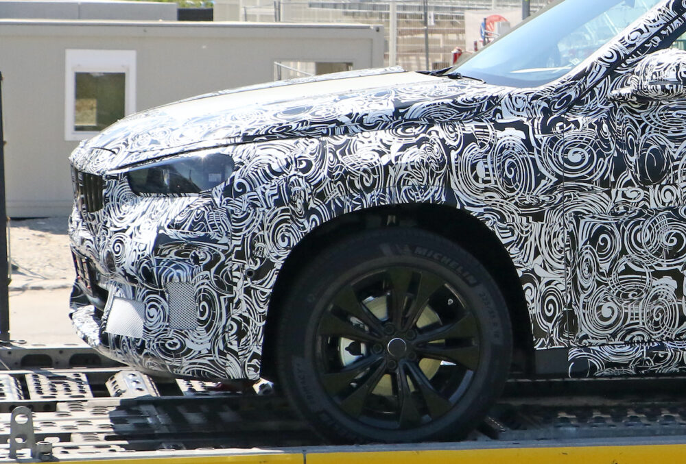 次期新型 BMW X1 プロトタイプ スパイショットフロント拡大