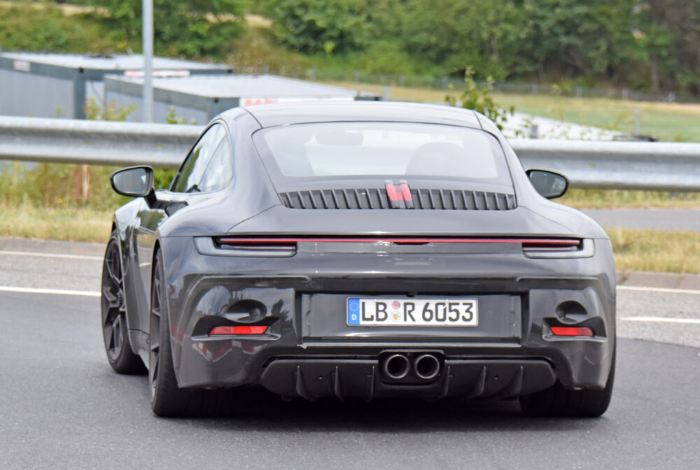 新型ポルシェ 911 GT3ツーリング プロトタイプ スパイショットリア