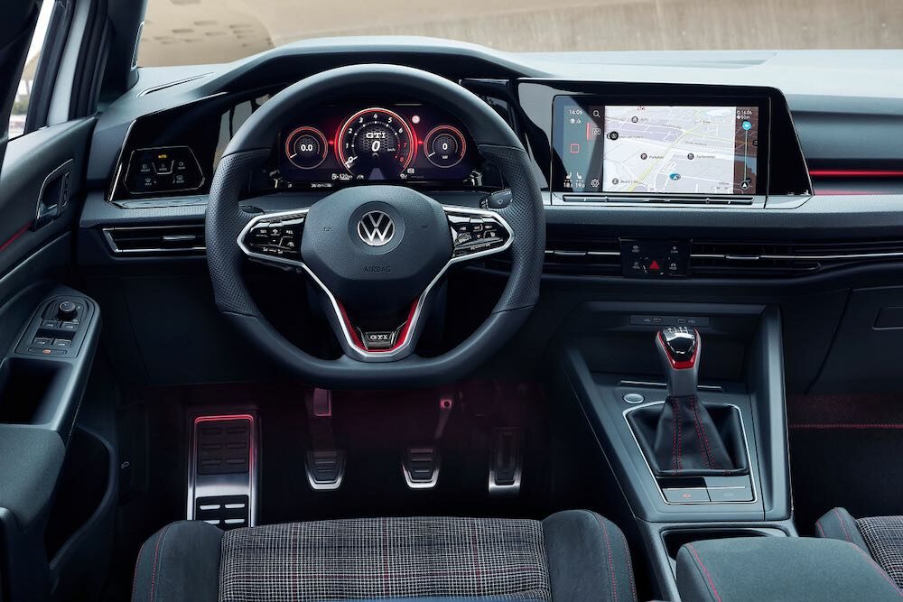 新型ゴルフ GTI
インパネ